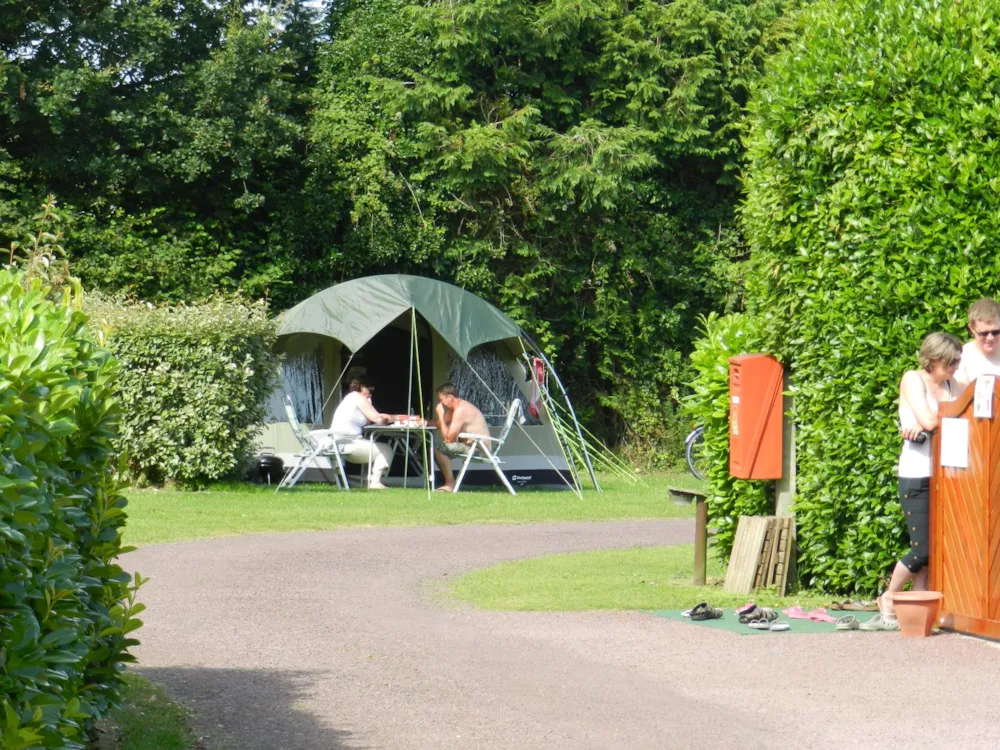 Emplacement - Forfait Emplacement + Tente + Vélo - Camping Le Rivage