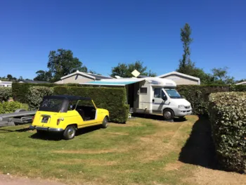 Kampeerplaats(en) - Standplaats : Kampeerauto + Elektriciteit - Camping Le Rivage