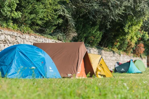 Emplacement - Forfait Tente / Véhicule En Option - image n°2 - Camping des Barolles