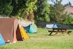 Kampeerplaats(en) - Tentplaats - Camping des Barolles