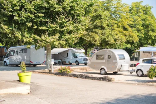 Emplacement - Forfait (Caravane / Camping Car / Tente De Toit) - image n°2 - Camping des Barolles