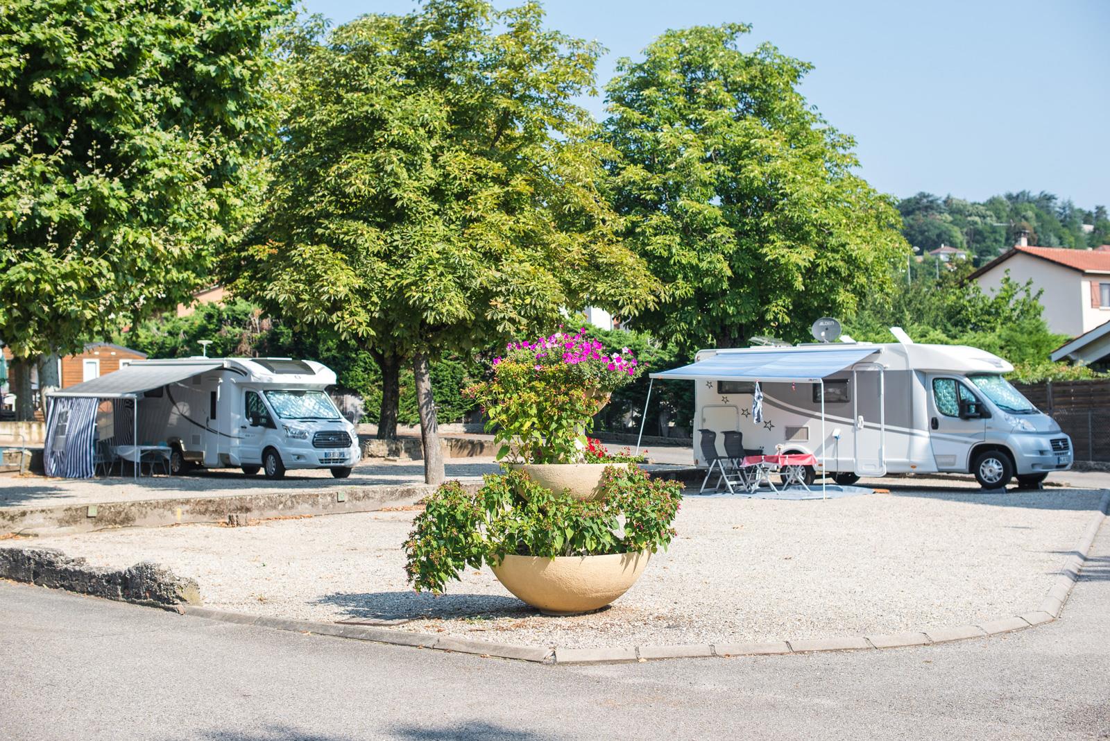 Stellplatz - Stellplatz : Auto + Wohnwagen Oder Wohnmobil - Camping des Barolles