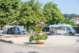 Kampeerplaats(en) - Standplaats : Caravan / Camper / Daktent - Camping des Barolles