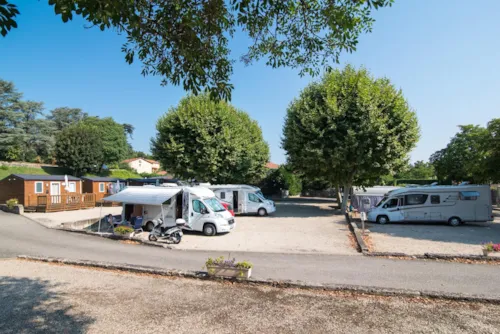Emplacement - Forfait (Caravane / Camping Car / Tente De Toit) - image n°4 - Camping des Barolles