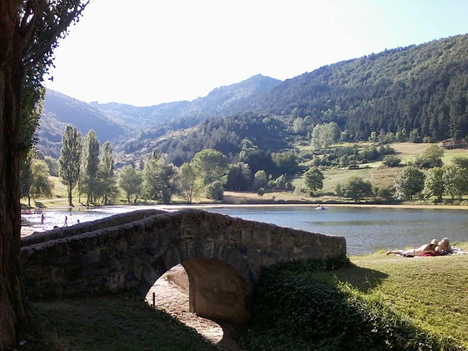 Camping Les Chalets du Lac Belcaire **** — Photo 2