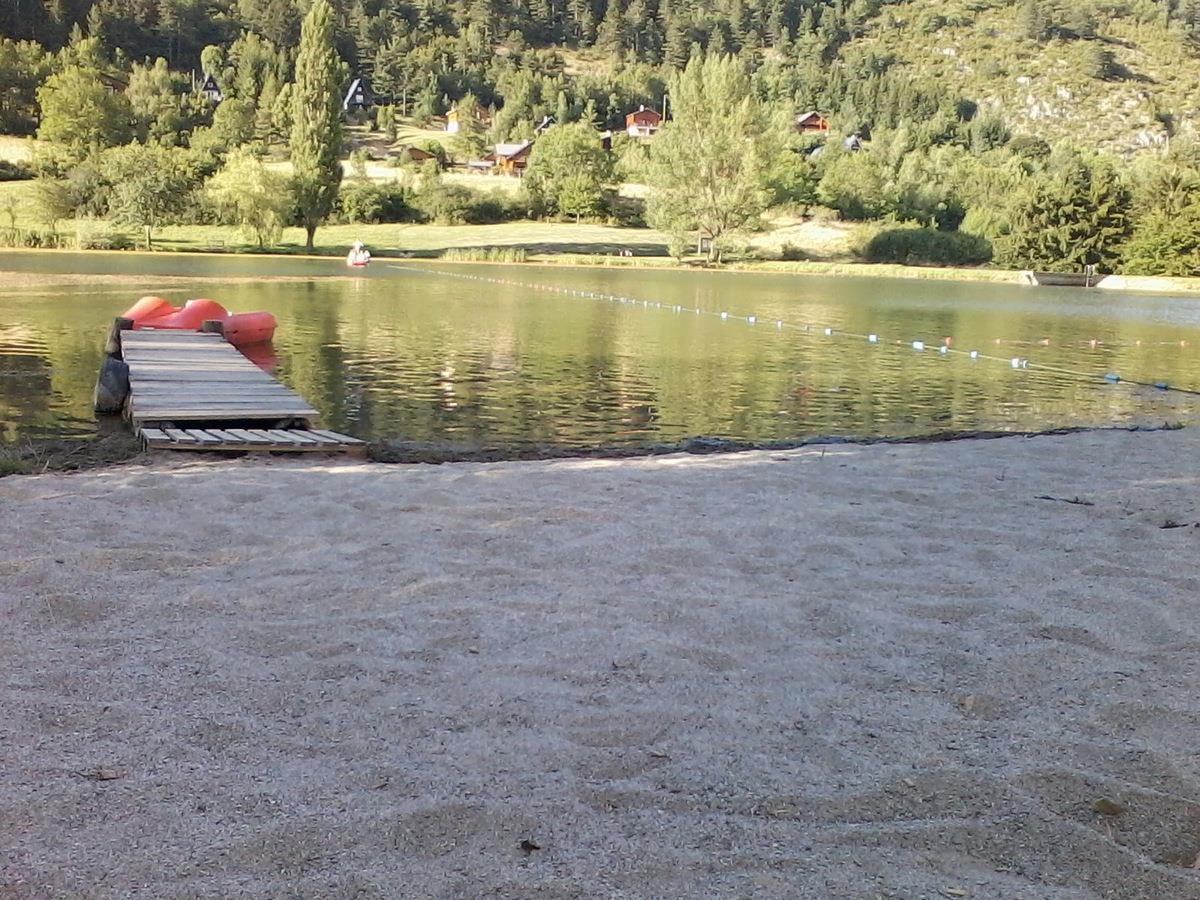 Camping Les Chalets du Lac Belcaire **** — Photo 8