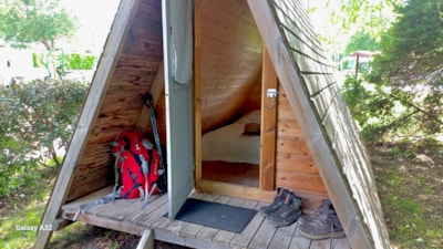 Wooden cabin REFUGE (without toilet blocks)