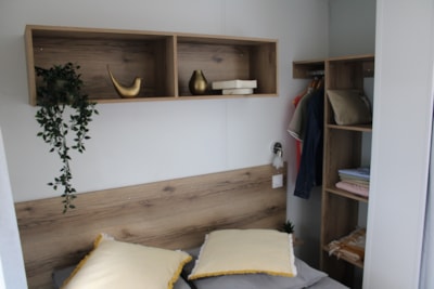 Studio hotel with small terrace