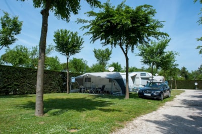 Pitch AQUA & PARK tent / caravan / motorhome + car — 1