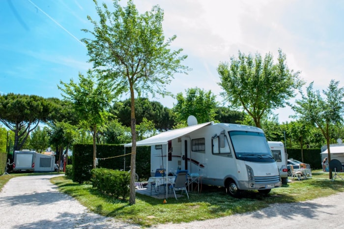 Emplacement Aqua & Park Tente / Caravane + Voiture