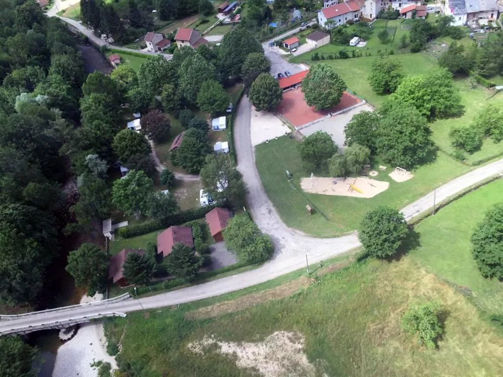 Camping municipal Au Pré Commun - image n°1 - Ain