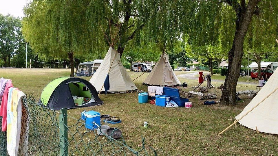 Établissement Camping Municipal Le Cerisier - Ambérieux-En-Dombes
