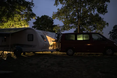 Emplacement - Forfait 1 Emplacement, 1 Véhicule, - image n°1 - Camping Claire Rivière