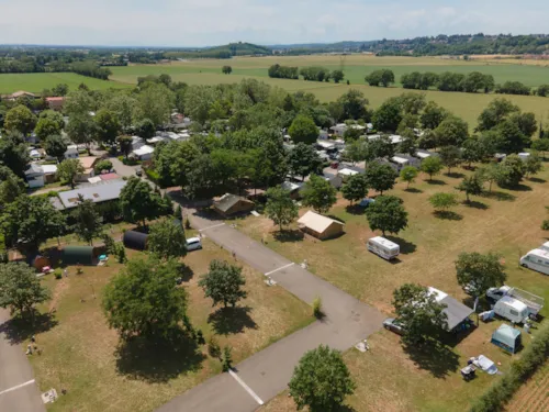 Emplacement - Forfait 1 Emplacement, 1 Véhicule, - image n°2 - Camping Claire Rivière