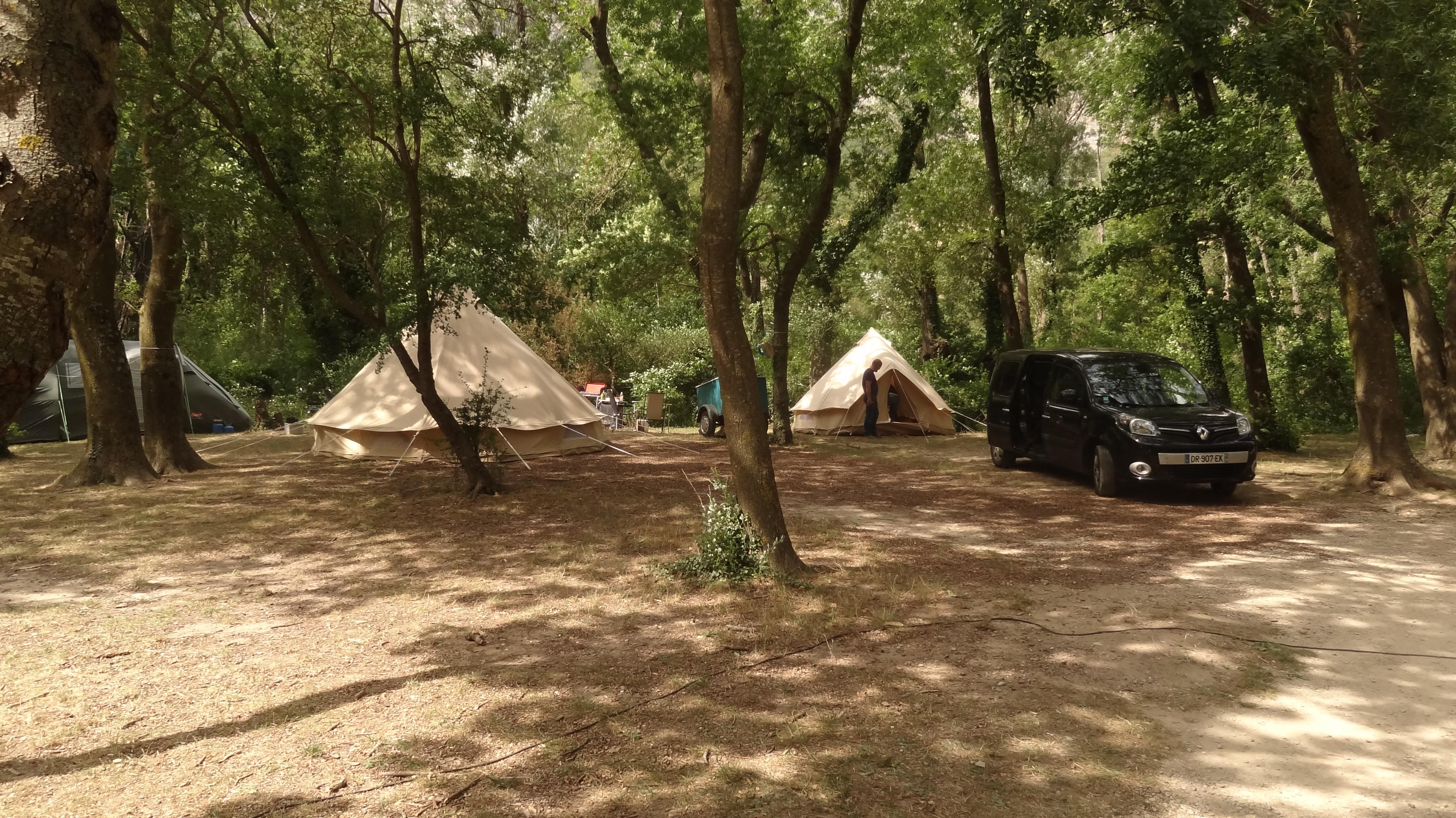 Pitch - Package Pitch + 1 Vehicle + Tent - Camping la Graville