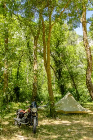 Emplacement - Forfait Nature (1 tente, caravane / 1 voiture) - Camping la Graville