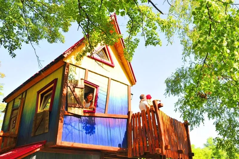 Location - Cabanes Dans Les Arbres - Maison Du Vicomte Parvenu - Univers Carabouille - Capfun - Camping La Régnière
