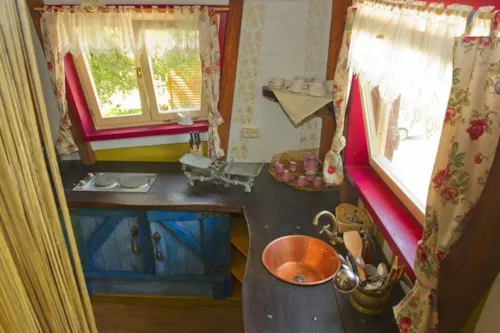 Location - Cabanes Dans Les Arbres - Maison Du Vicomte Parvenu - Univers Carabouille - image n°3 - Capfun - Camping La Régnière