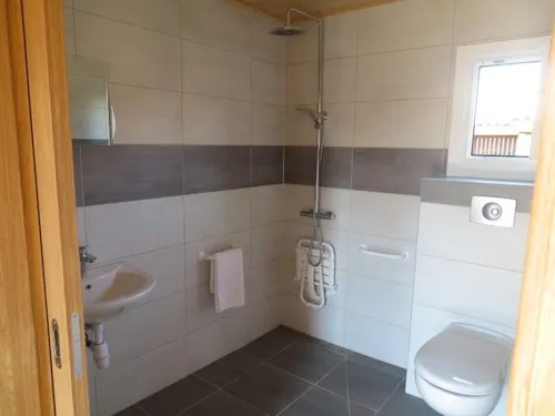 Chambre - Chambre Chalet Motel - Pmr (Adapté Pour Personnes À Mobilité Réduite) - image n°2 - La Ferme des Epinettes