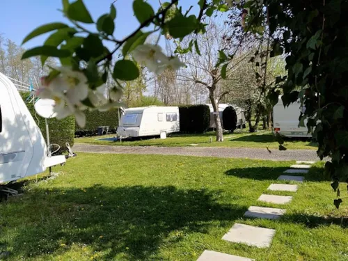 Emplacement - Emplacement Tente Ou Caravane + 1 Voiture - image n°4 - La Ferme des Epinettes