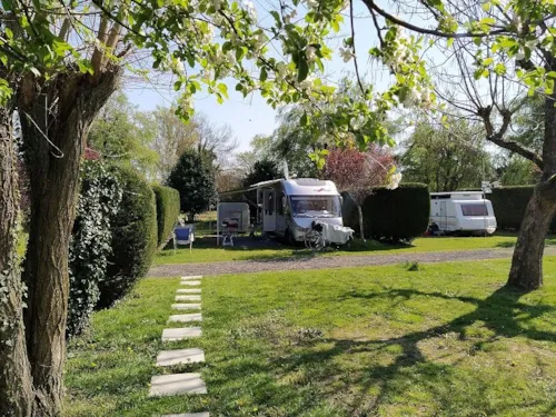 Stellplatz - Stellplatz : Wohnmobil - image n°3 - La Ferme des Epinettes