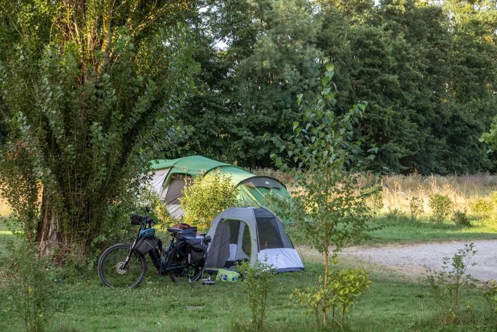 Emplacement - Forfait Randonneur À Pied Ou À Vélo Avec Tente - La Ferme des Epinettes