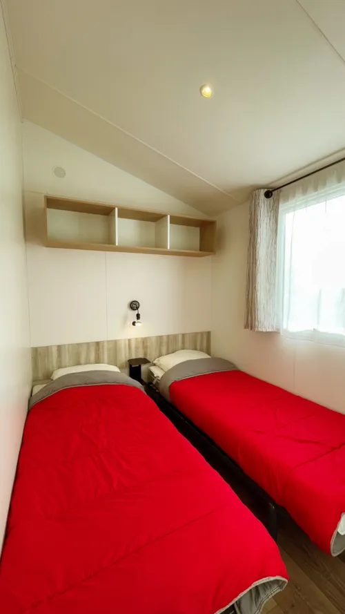 Mietunterkunft - Mobilheim Nirvana Grand Confort 3 Schlafzimmer Terrasse - image n°5 - Camping de la Belle Etoile