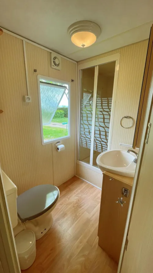 Mietunterkunft - Mobilhome Cottage Comfort 2 Bedrooms Covered Terrace - image n°3 - Camping de la Belle Etoile