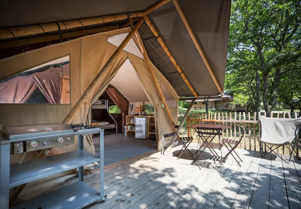 Accommodation - Trappeur Tent - Village Huttopia Pays de Condrieu