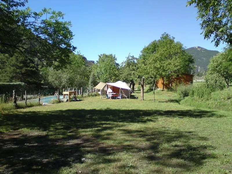 Stellplatz - Stellplatz + Auto + Zelt - Achtung, Nur Für 2 Bis 4-Platz-Zelte! - Camping Mandala