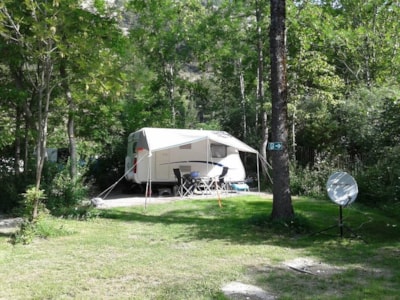 Comfort car/caravan or camper pitch — 2