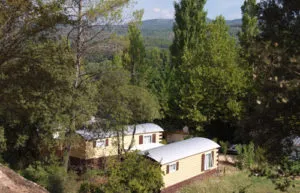 Roulotte Standard 17 M² 1 Chambre - Avec Sanitaire + Tonnelle Extérieure - Sans Clim