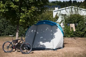Stellplatz - Stellplatz Ohne Strom - Camping Bel Air Village Le Plan d’Eau