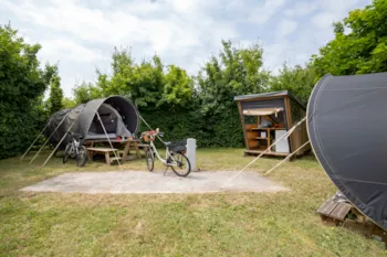 Stellplatz - Stellplatz Pauschale Wanderer Oder Radfahrer Mit Zelt 2 Schlafzimmer - Camping Bel Air Village Le Plan d’Eau