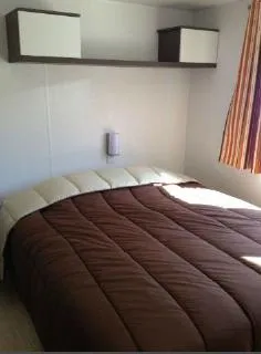 Cottage  Face Au Jeux Pour Enfant