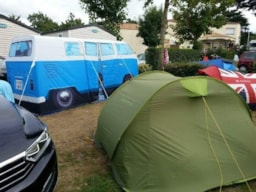 Kampeerplaats(en) - Pakket B: Standplaats + Voertuig + Elektriciteit 6A - Camping les Alouettes