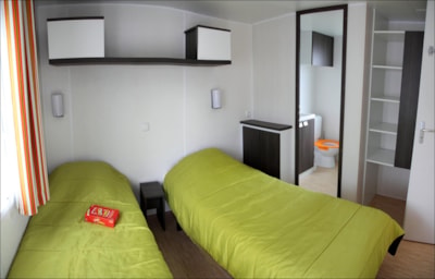 Cottage Excellence+ (2 bedrooms / 2 bathrooms) 33m² + wooden terrace (- 4 years)