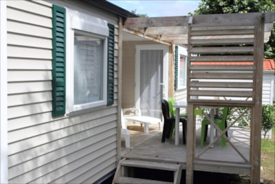 Cottage Excellence+ (2 bedrooms / 2 bathrooms) 33m² + wooden terrace (- 4 years)