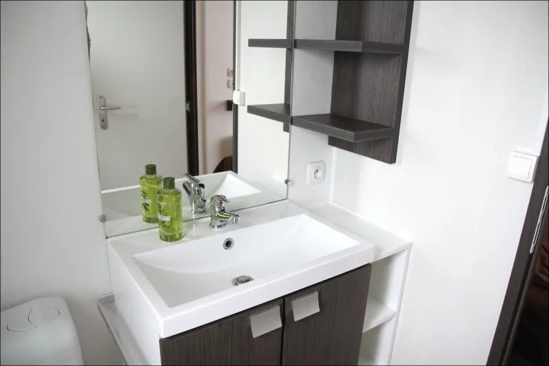 Cottage  Face Au Jeux Pour Enfant