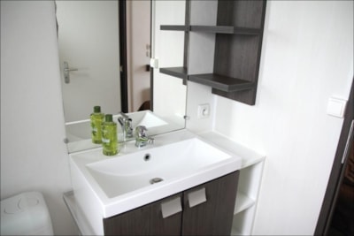 Cottage Excellence+ (2 bedrooms / 2 bathrooms) 33m² + wooden terrace (- 4 years)