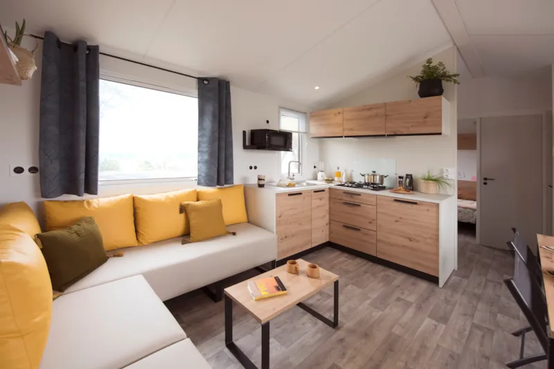 Cottage  Face Au Terrain De Foot