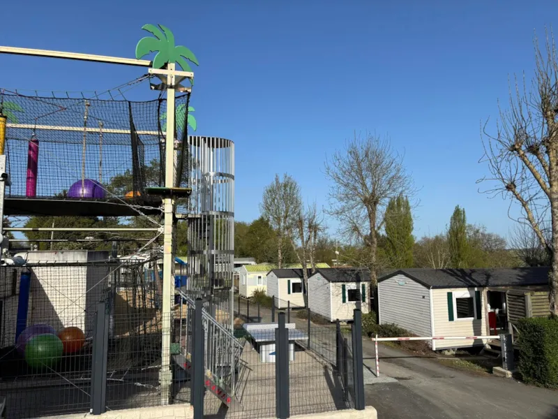 Cottage  Face Au Jeux Pour Enfant