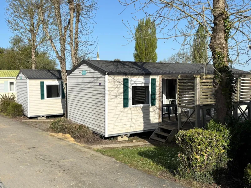 Cottage  Face Au Jeux Pour Enfant