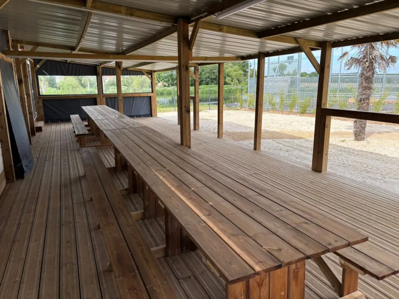 Cottage  Face Au Terrain De Foot