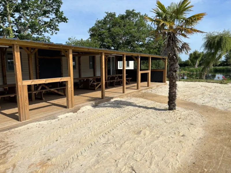 Cottage  Face Au Terrain De Foot