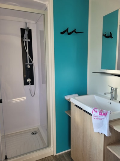 CALIFORNIA TRIO residential 3 bedrooms- TV — 6