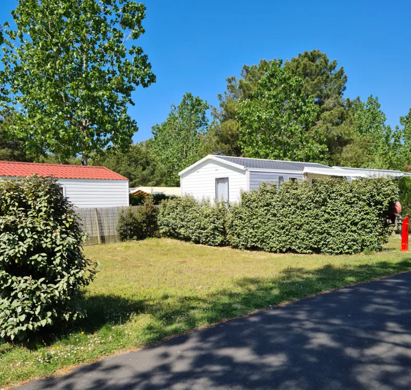 Forfait De Base : 2 Personnes , Emplacement Avec Électricité 10 Ampères + Voiture  Inclus