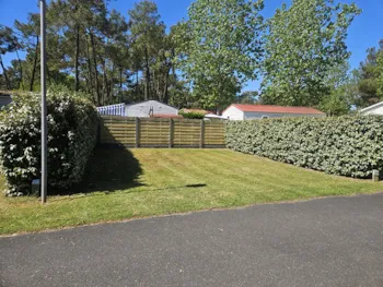 Stellplatz - Pauschale B: Stellplatz + Fahrzeug + Strom 10A - Camping Le California