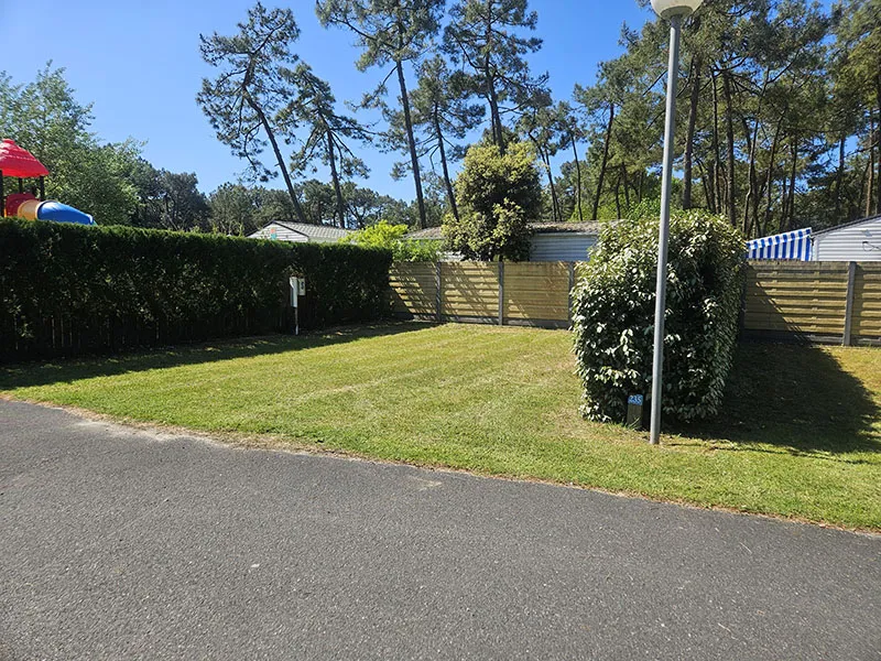 Forfait De Base : 2 Personnes , Emplacement Avec Électricité 10 Ampères + Voiture  Inclus