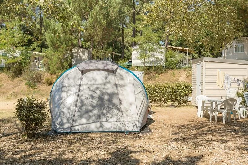 Stellplatz - Confort -Stellplatz Für Zelt 1 Fahrzeug + Strom + Ausrüstung - Camping Eden Villages Palmyre Loisirs